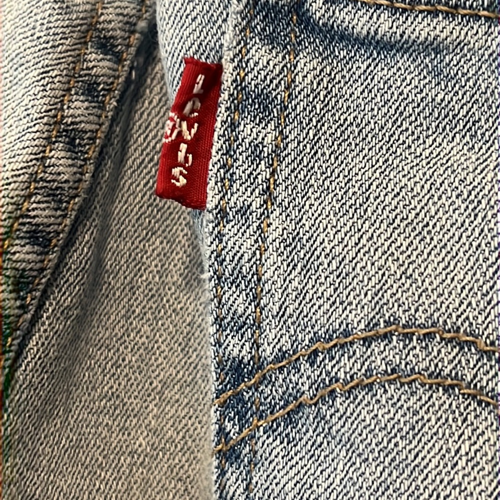 Levi’s denim shorts - Picture 6 of 7